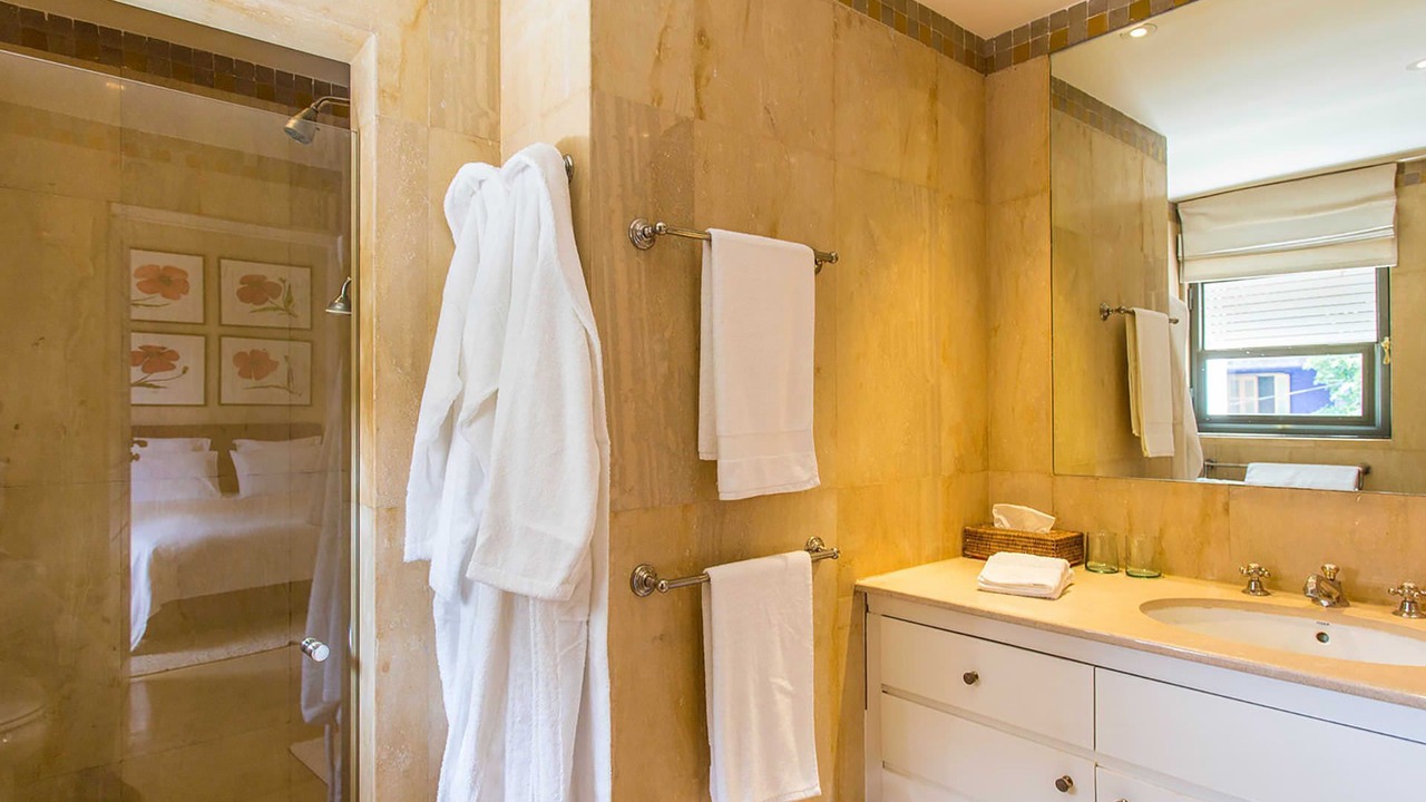 Photo of Bathroom in Majorelle
