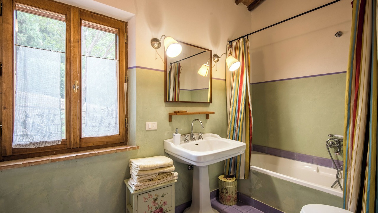 Photo of Bathroom in Simignano
