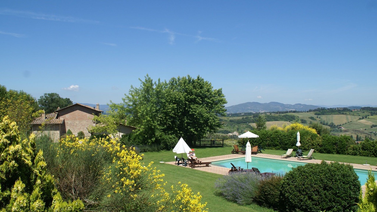 Photo of Others in Montone