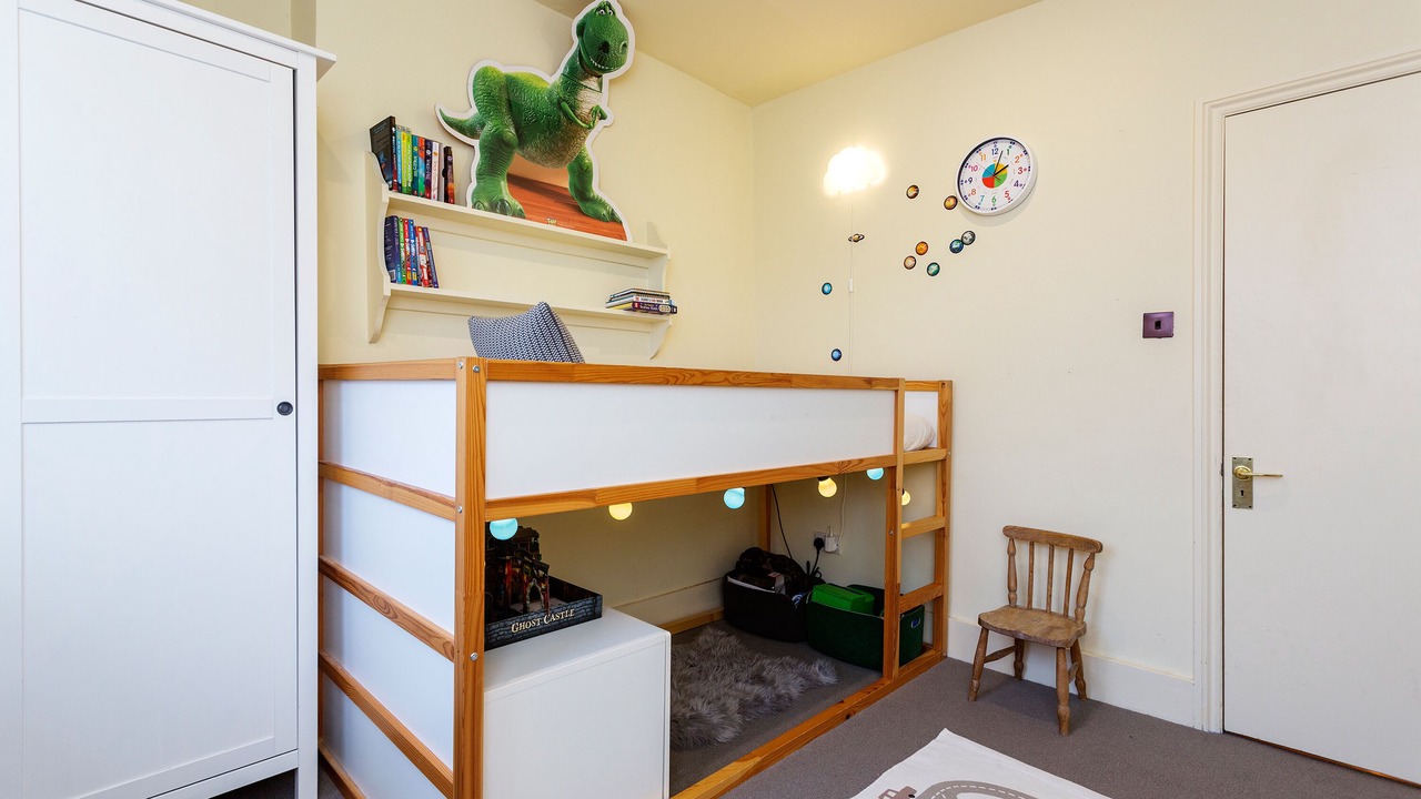 Photo of Bedroom in Oval