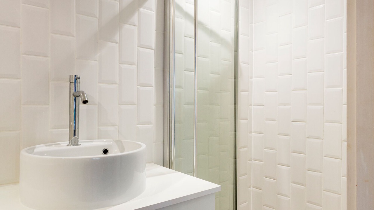 Photo of Bathroom in Oval