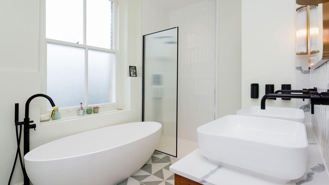Photo of Bathroom in Oval
