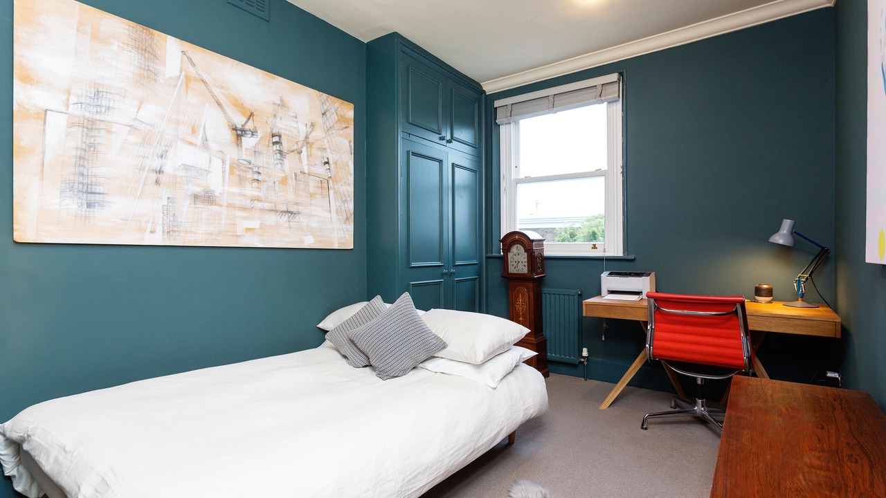 Photo of Bedroom in Oval