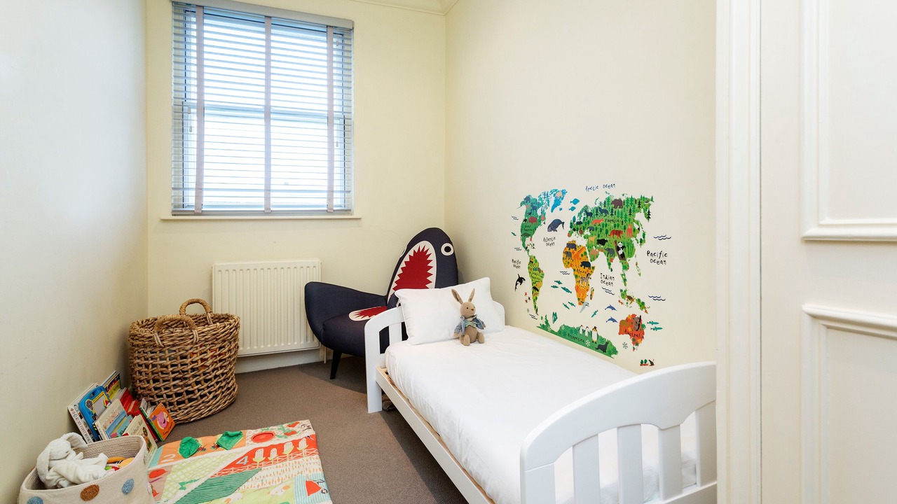 Photo of Bedroom in Oval