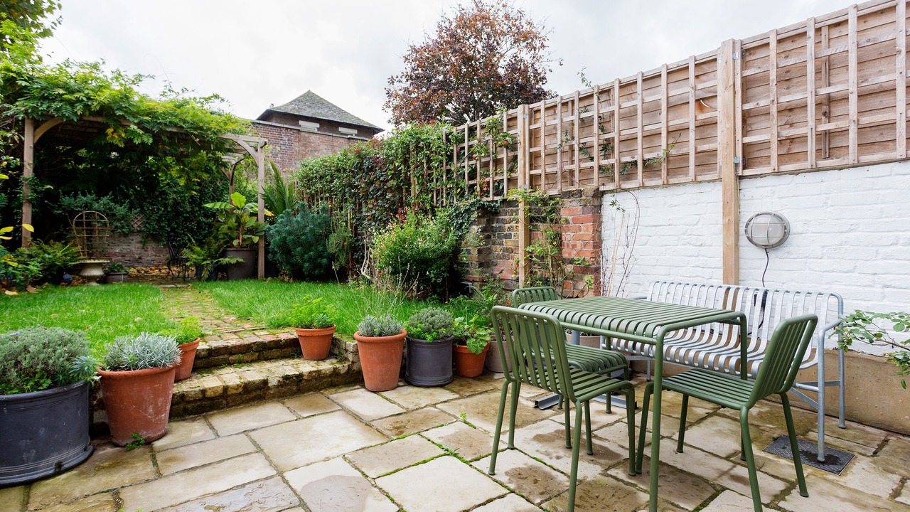 Photo of Outdoor in Oval