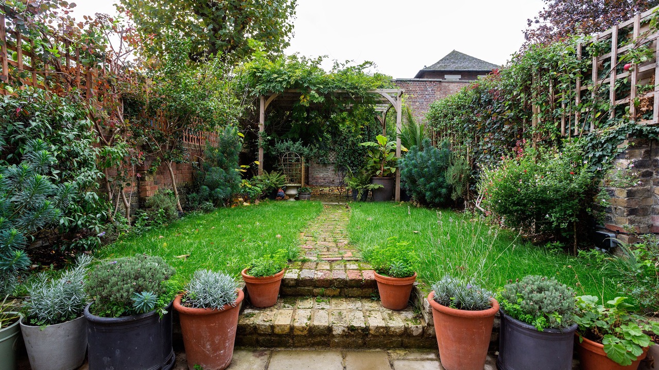 Photo of Outdoor in Oval