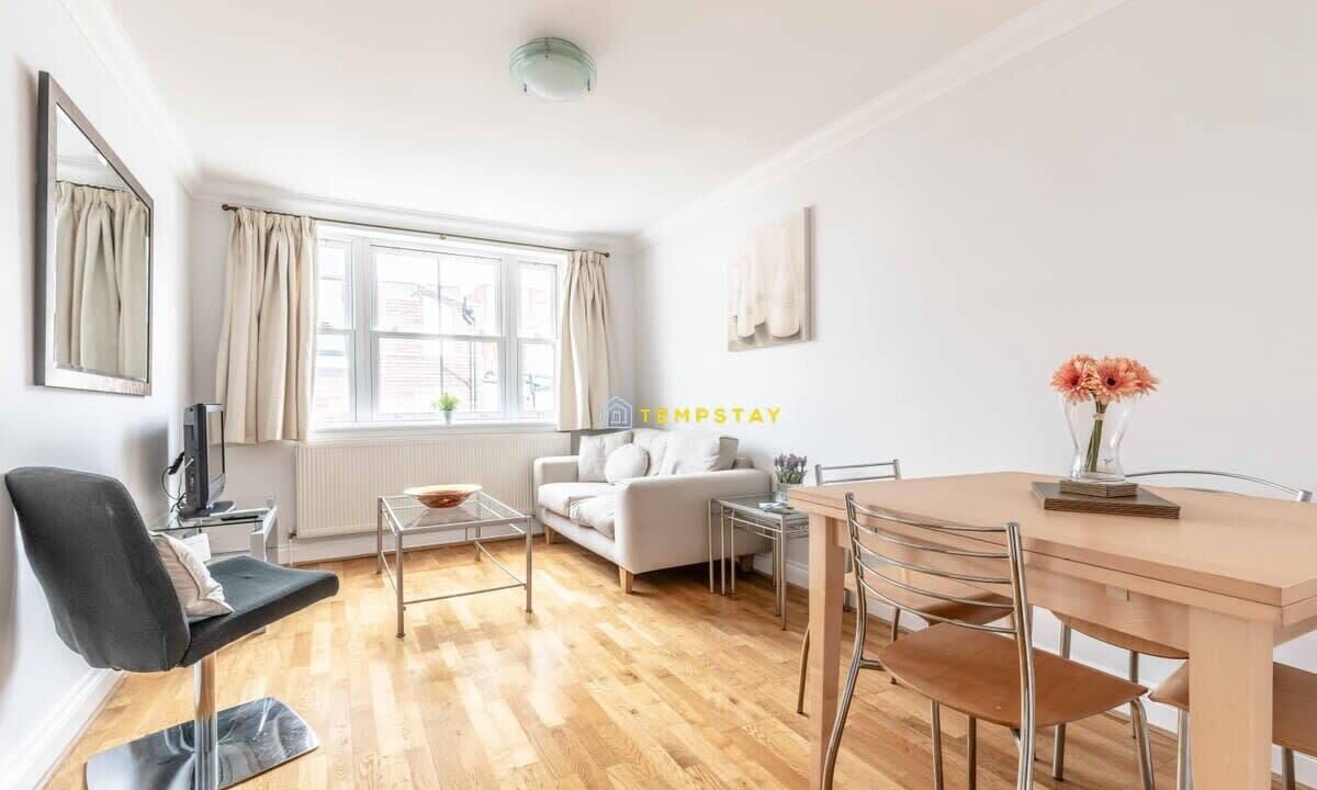 Photo of Livingroom in Windsor City Centre