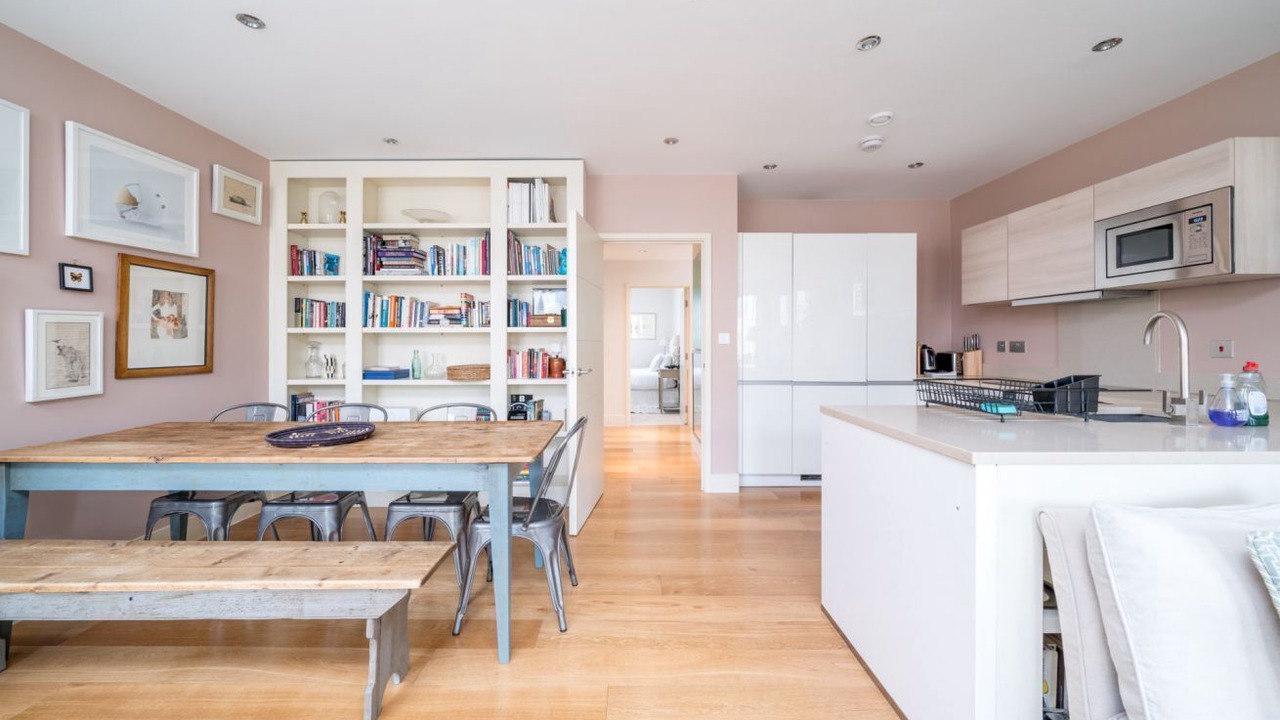 Photo of Livingroom in Golborne