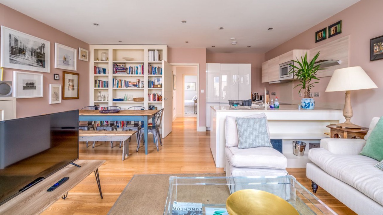 Photo of Livingroom in Golborne