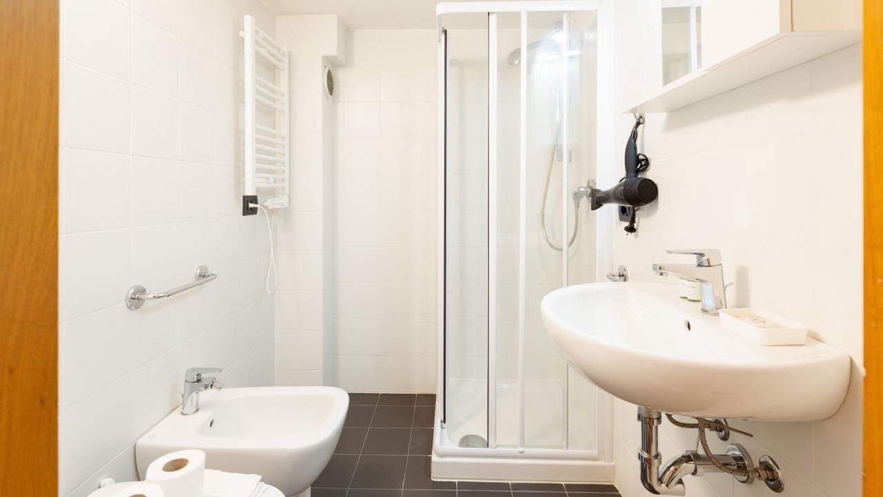 Photo of Bathroom in Magenta