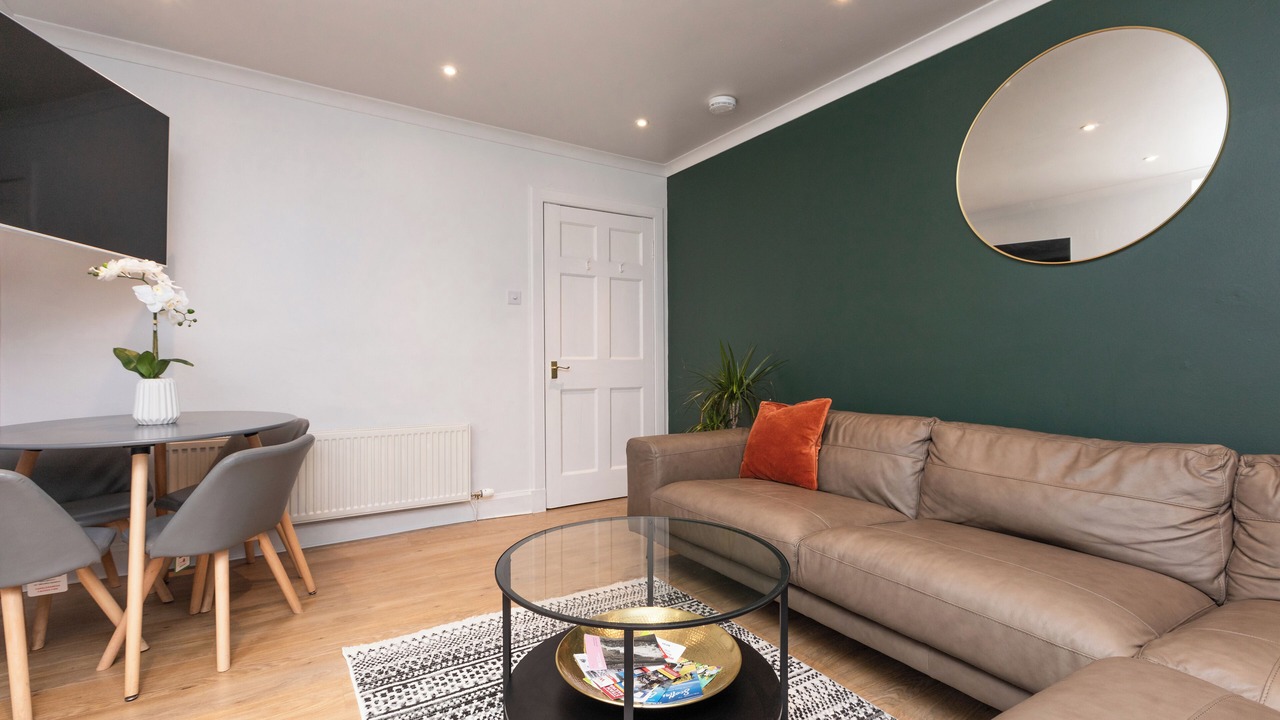Photo of Livingroom in Newington