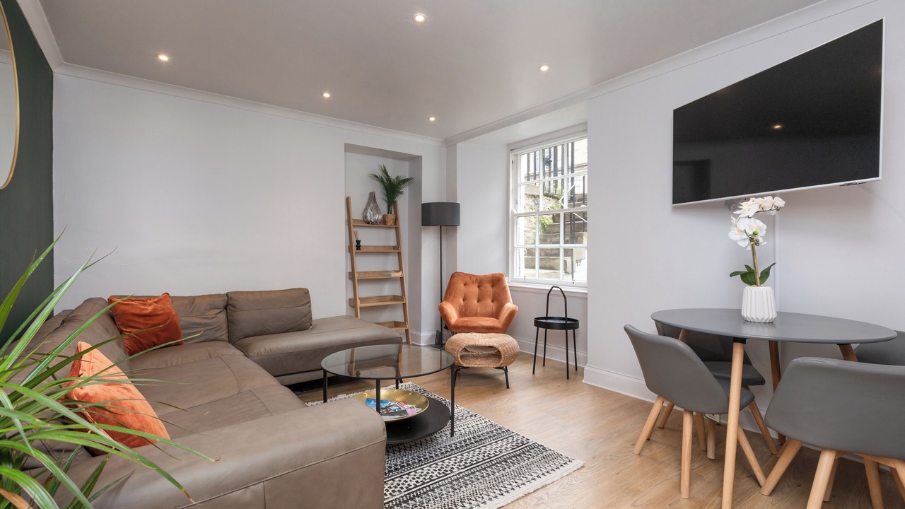 Photo of Livingroom in Newington