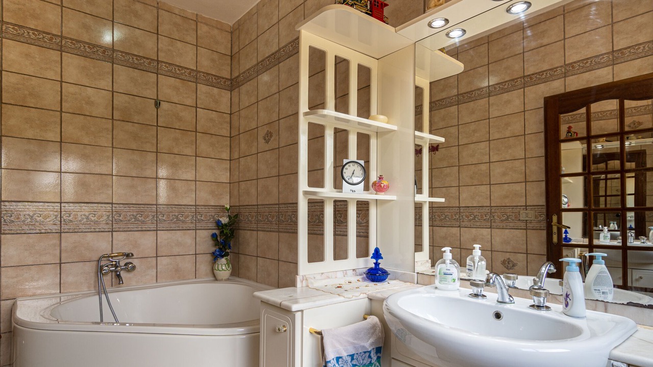 Photo of Bathroom in Iglesias Historic Centre