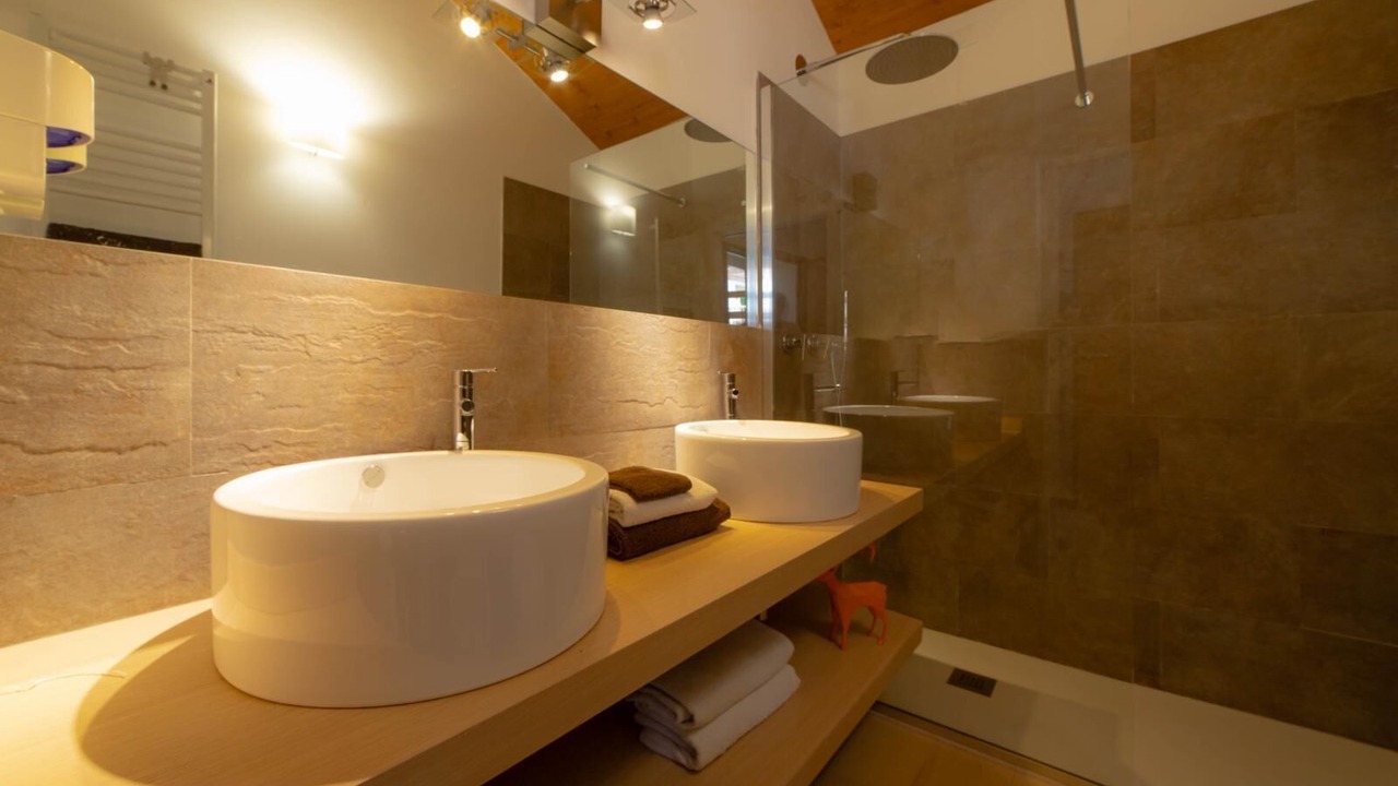 Photo of Bathroom in Tschaval
