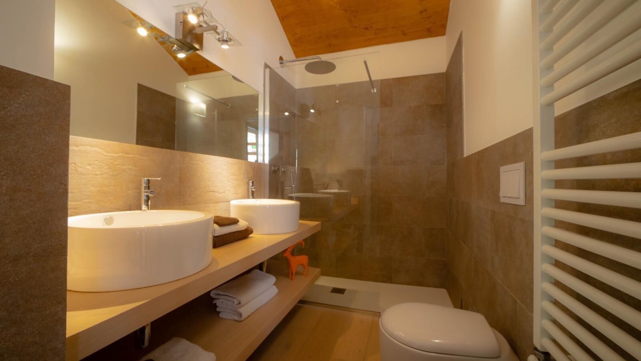 Photo of Bathroom in Tschaval