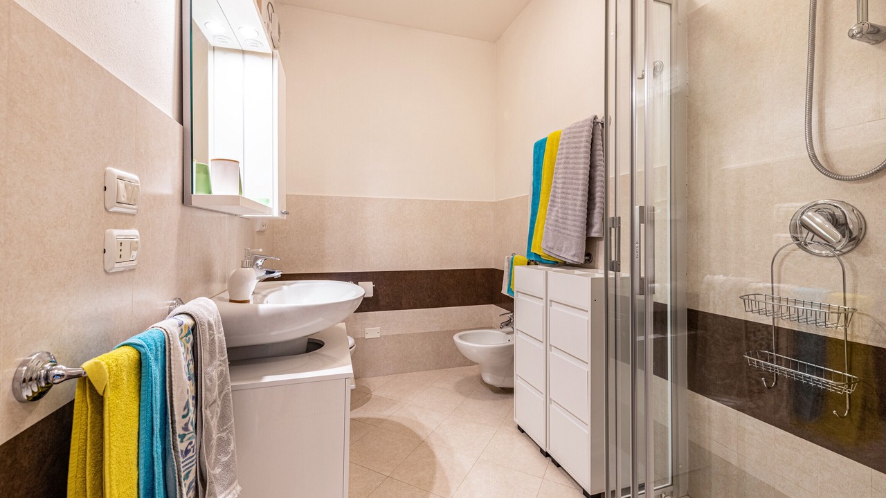 Photo of Bathroom in Roe