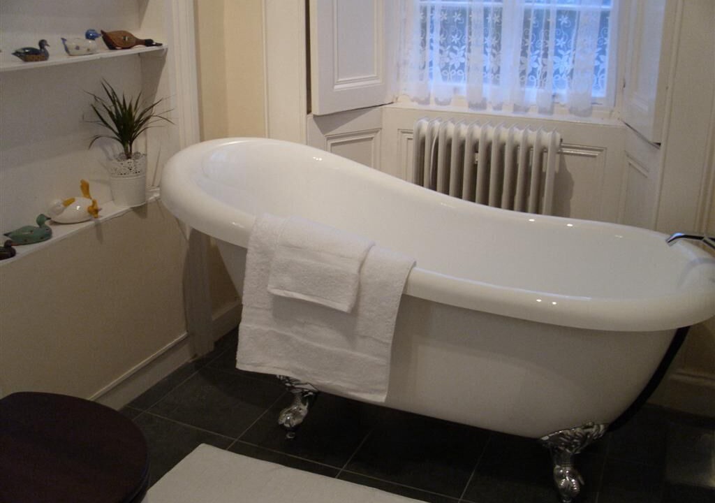 Photo of Bathroom in Cairndow