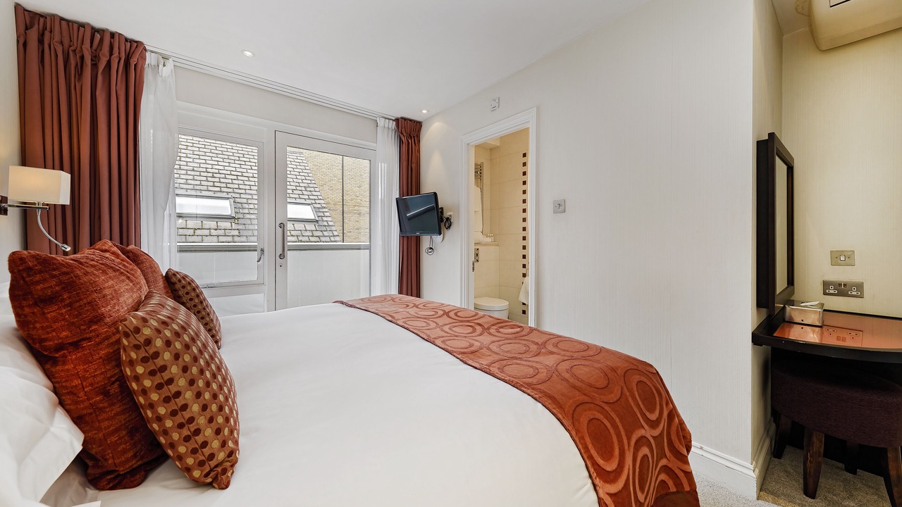 Photo of Bedroom in Brompton & Hans Town