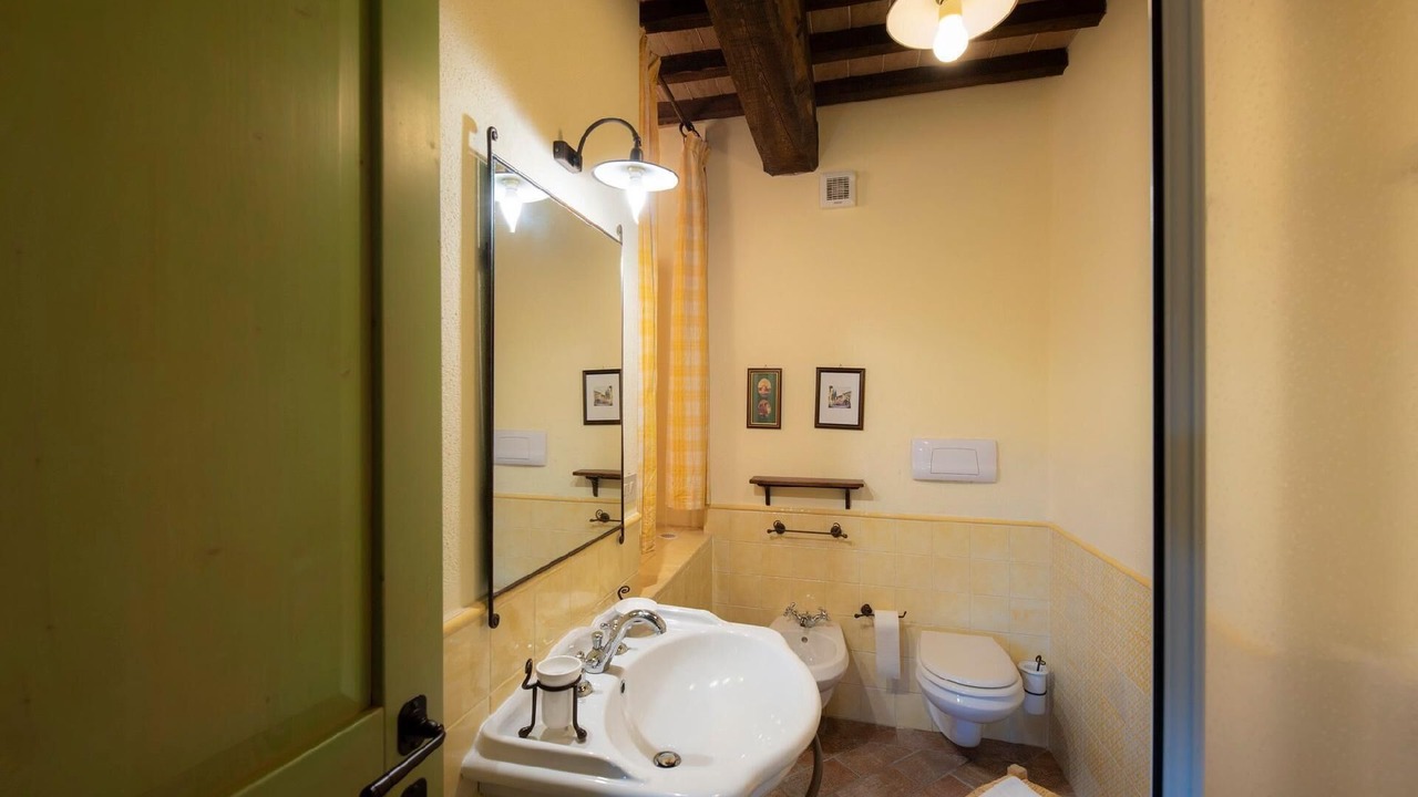Photo of Bathroom in Simignano