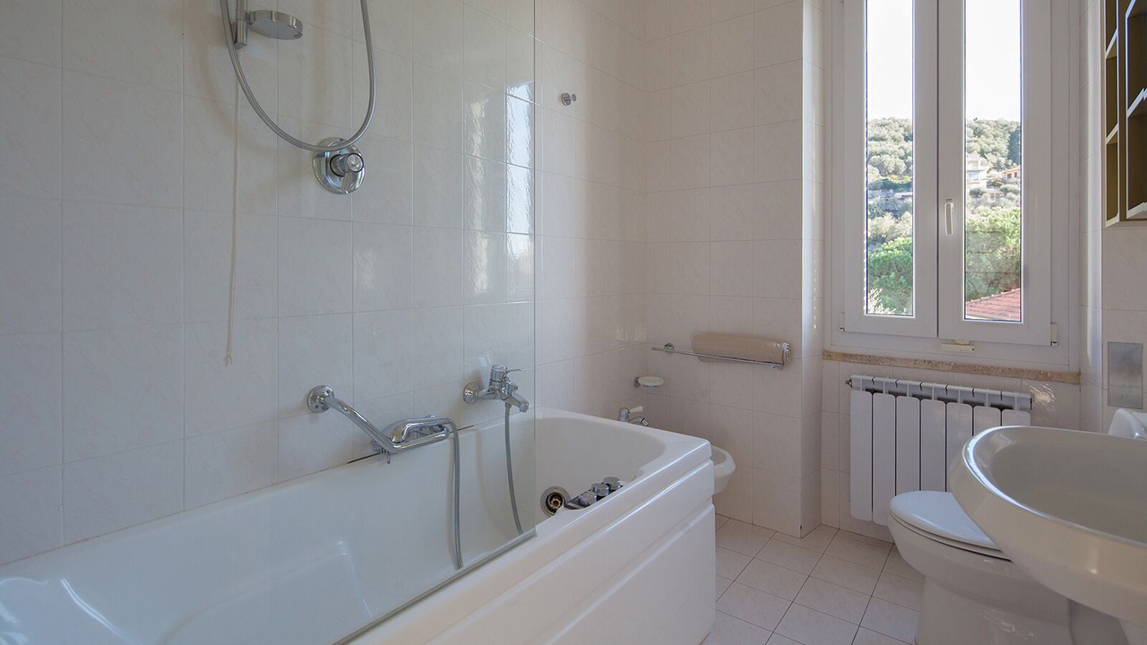 Photo of Bathroom in Tellaro