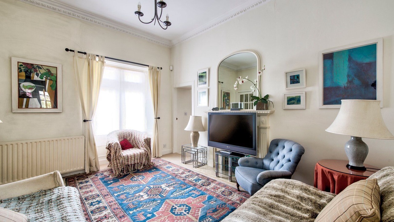Photo of Livingroom in Newington
