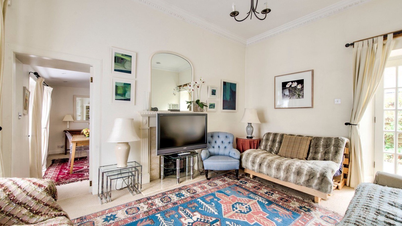 Photo of Livingroom in Newington