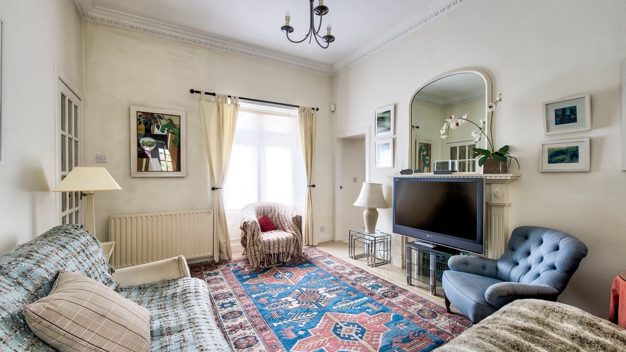 Photo of Livingroom in Newington