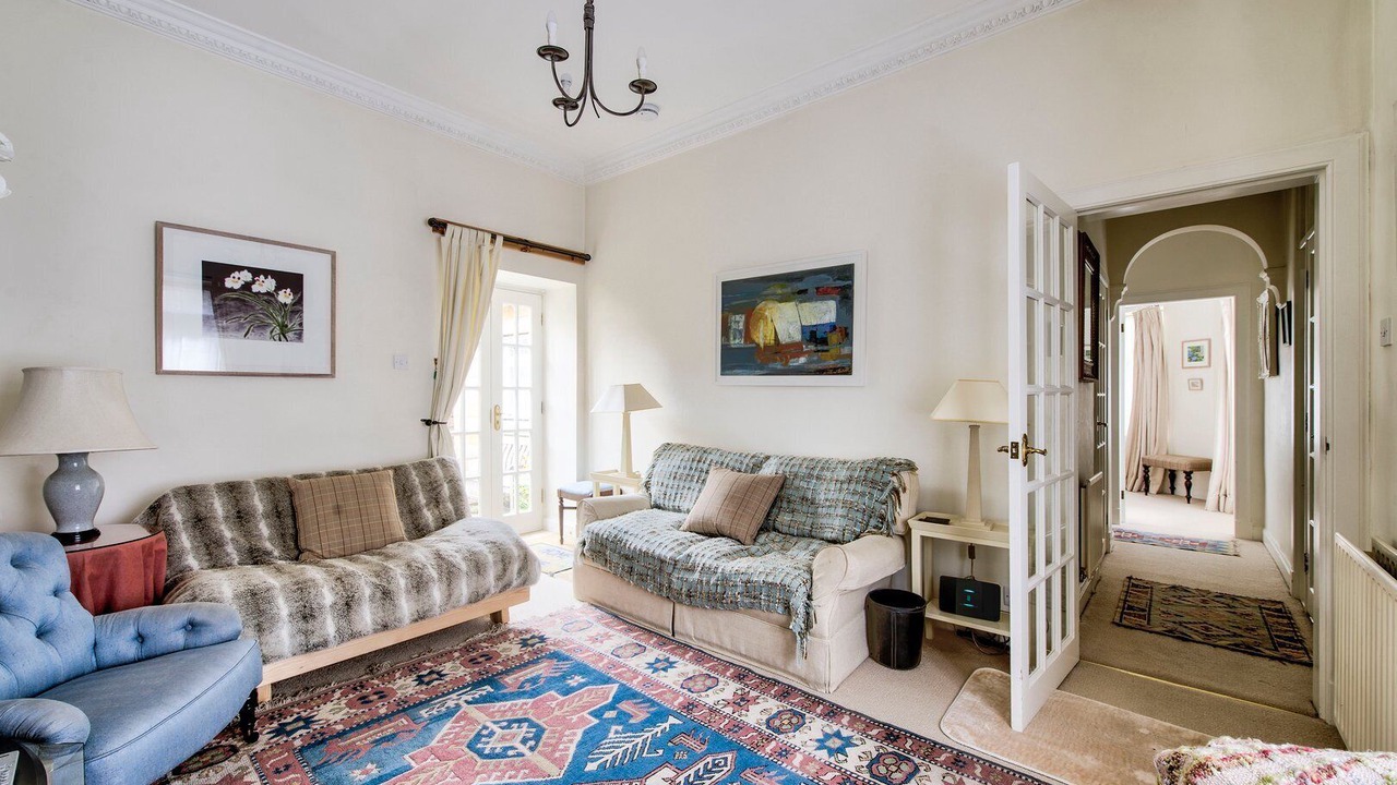 Photo of Livingroom in Newington