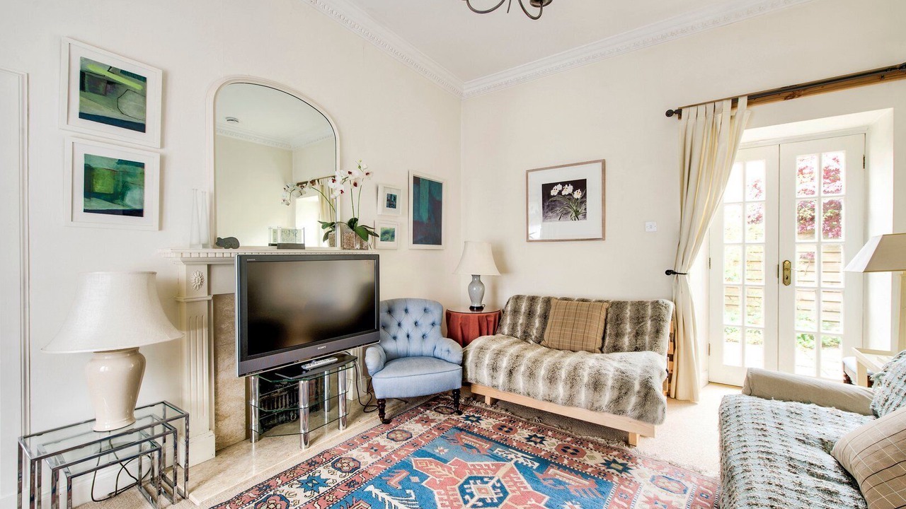 Photo of Livingroom in Newington