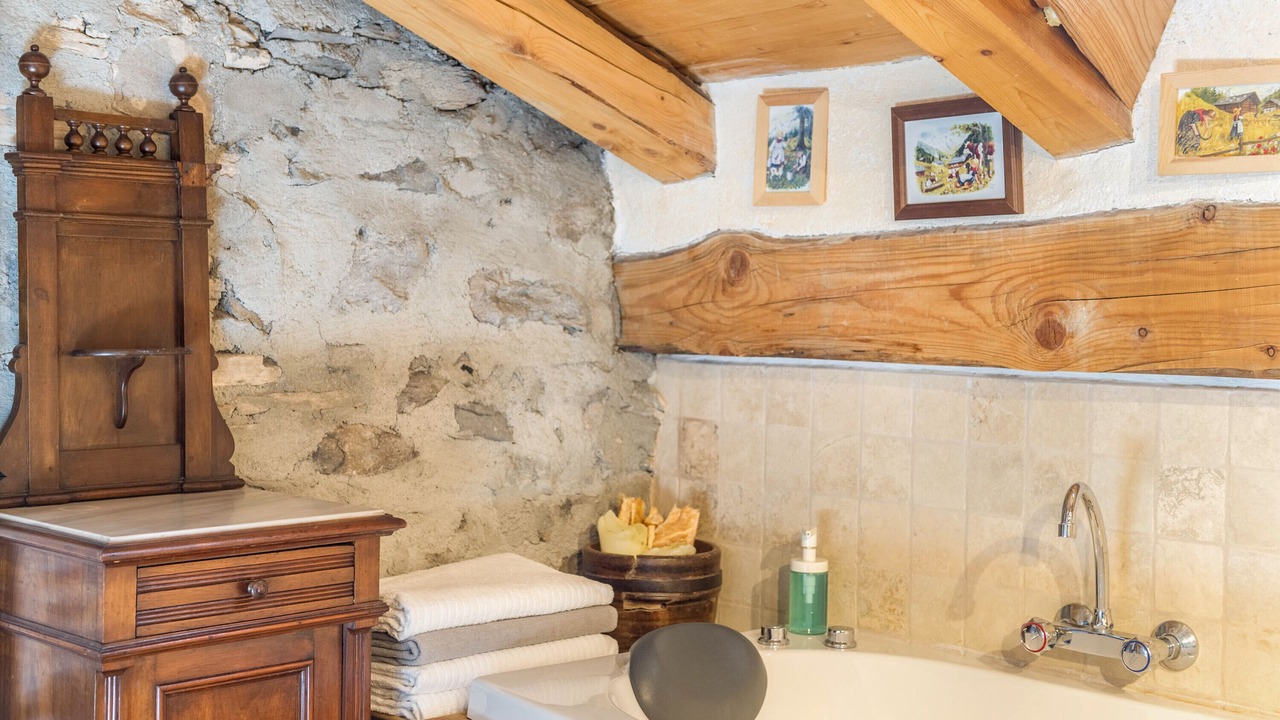 Photo of Bathroom in Arpy