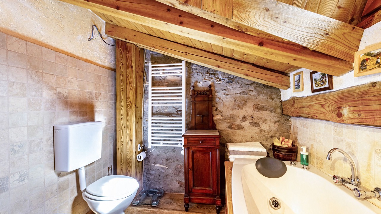 Photo of Bathroom in Arpy