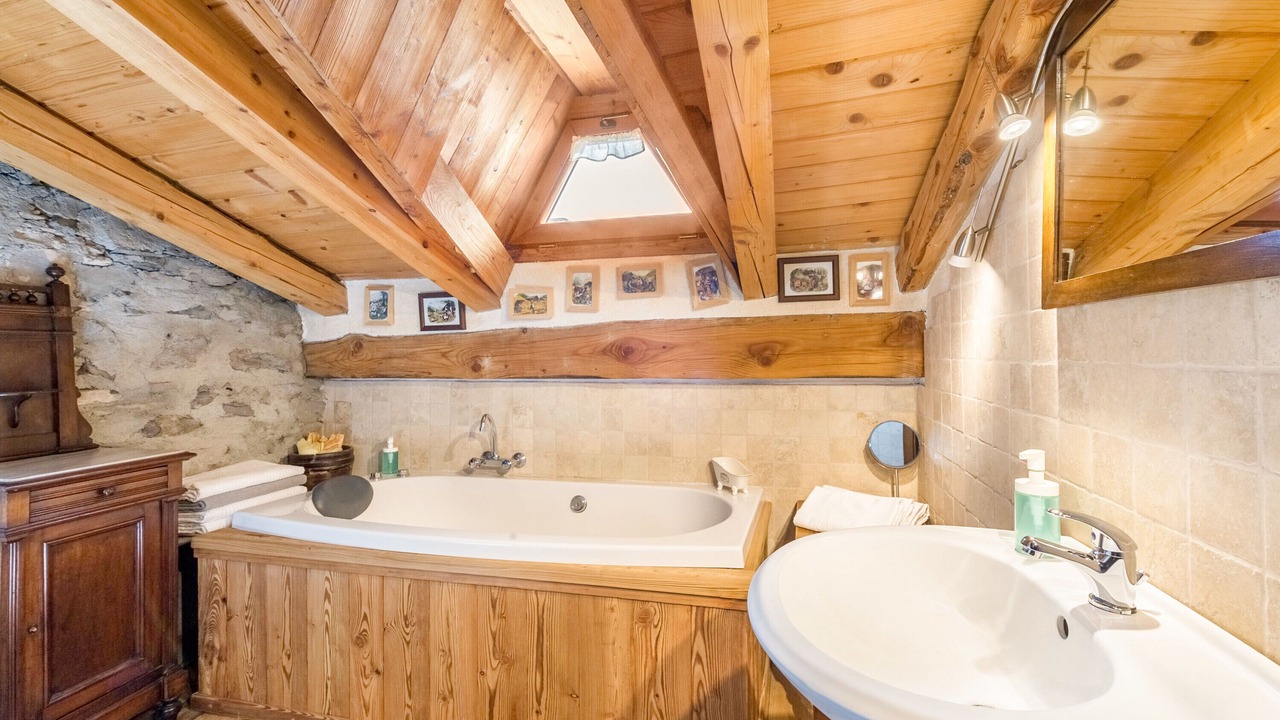 Photo of Bathroom in Arpy