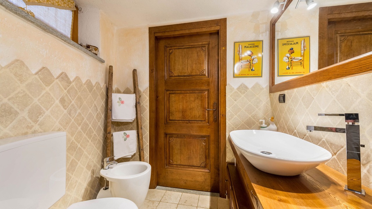 Photo of Bathroom in Arpy