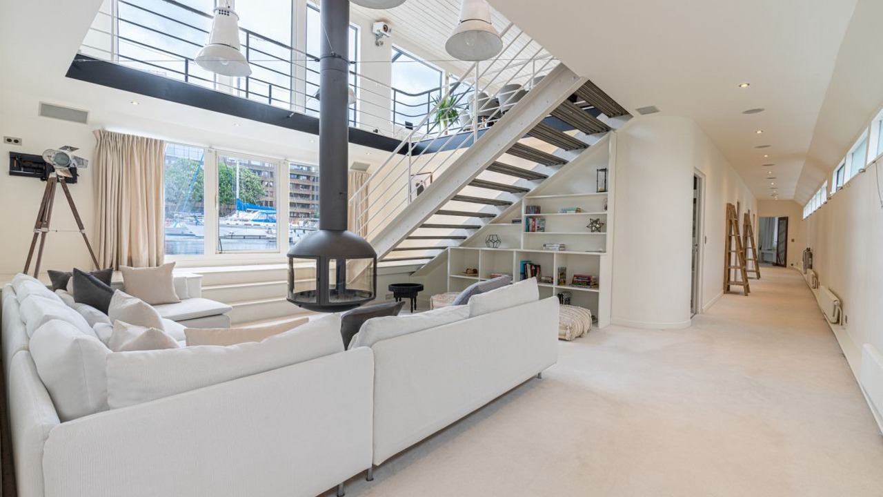 Photo of Livingroom in Tower Hill