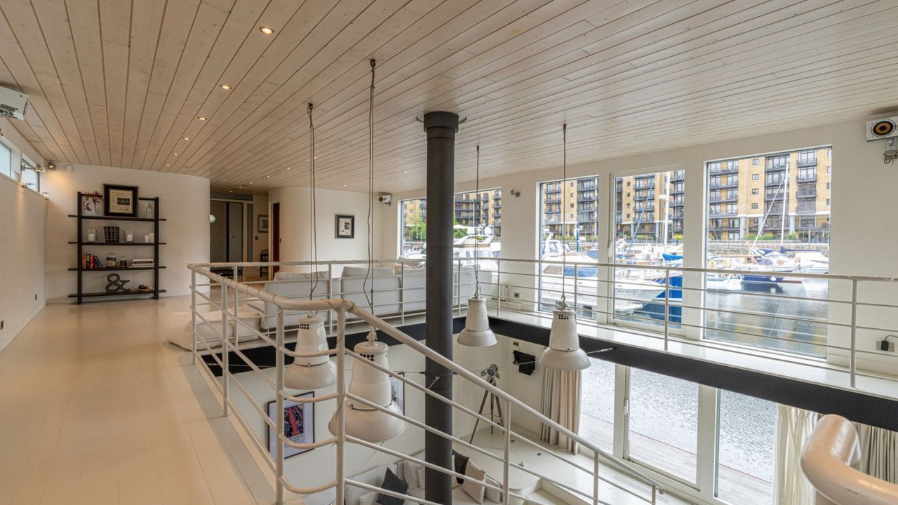 Photo of Livingroom in Tower Hill