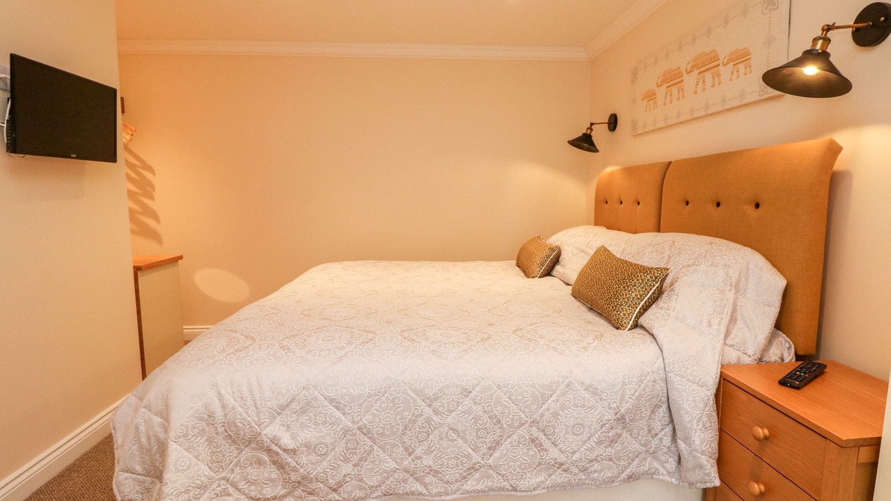 Photo of Bedroom in Helford Passage