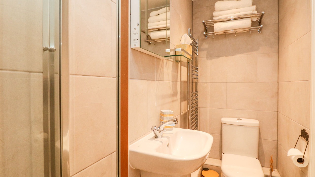 Photo of Bathroom in Helford Passage