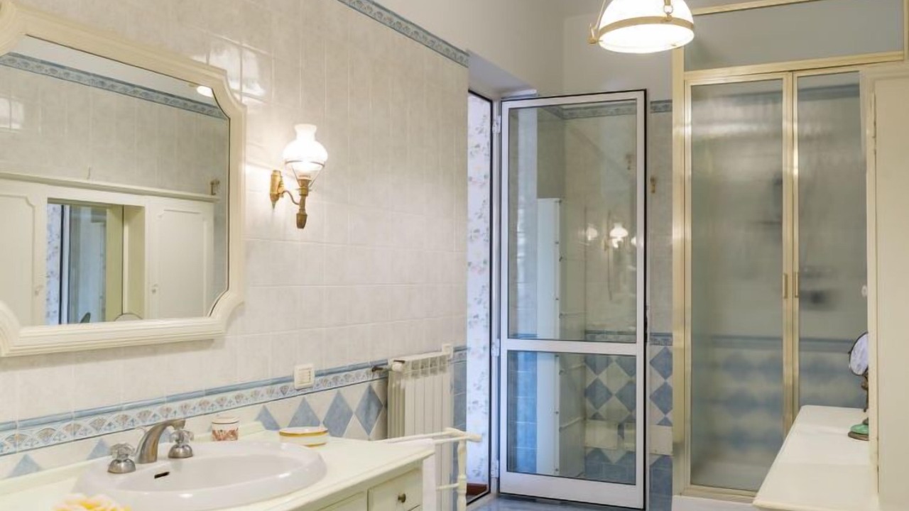 Photo of Bathroom in Sutri