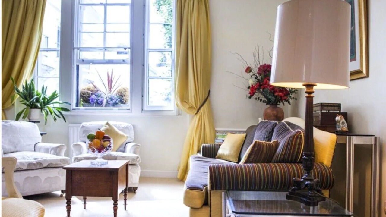 Photo of Livingroom in Brompton & Hans Town