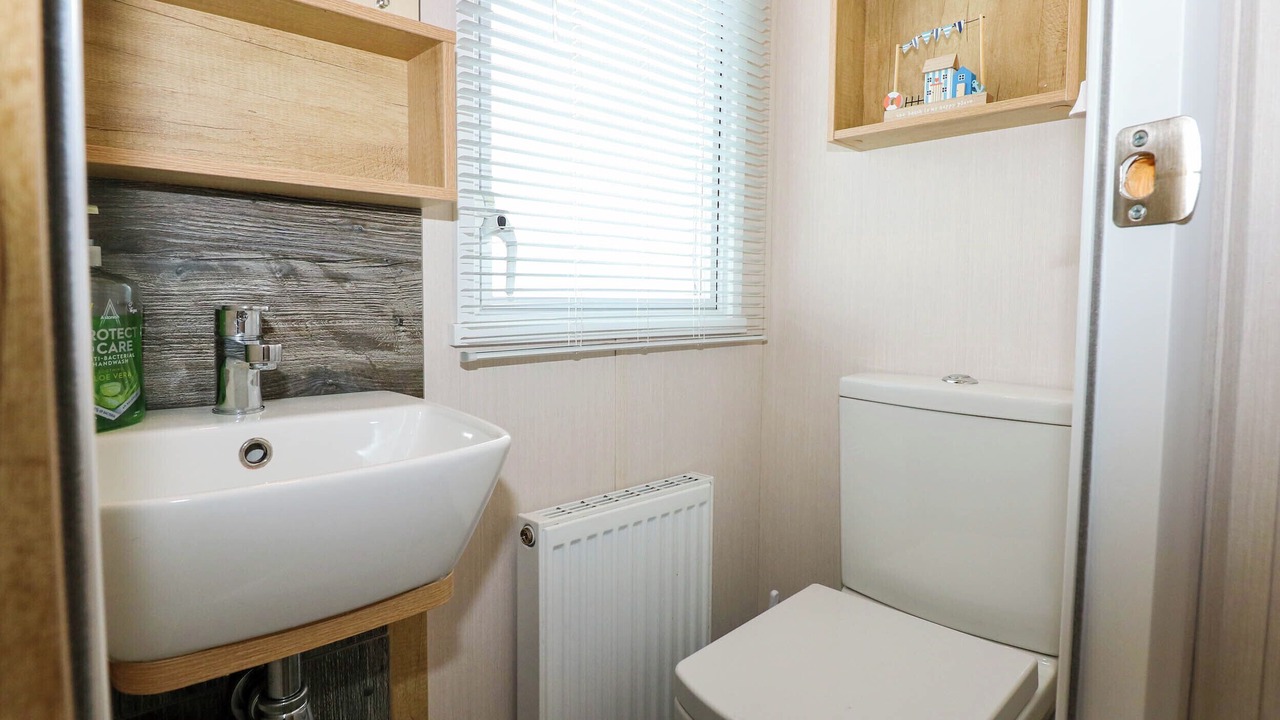Photo of Bathroom in Caergeiliog
