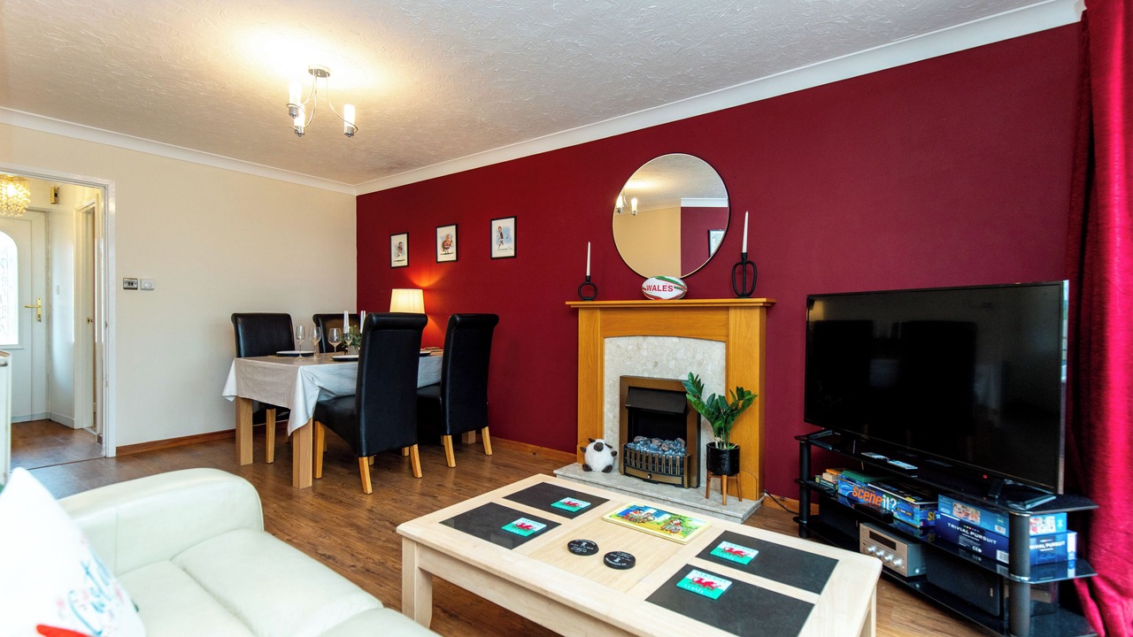 Photo of Livingroom in Crynant