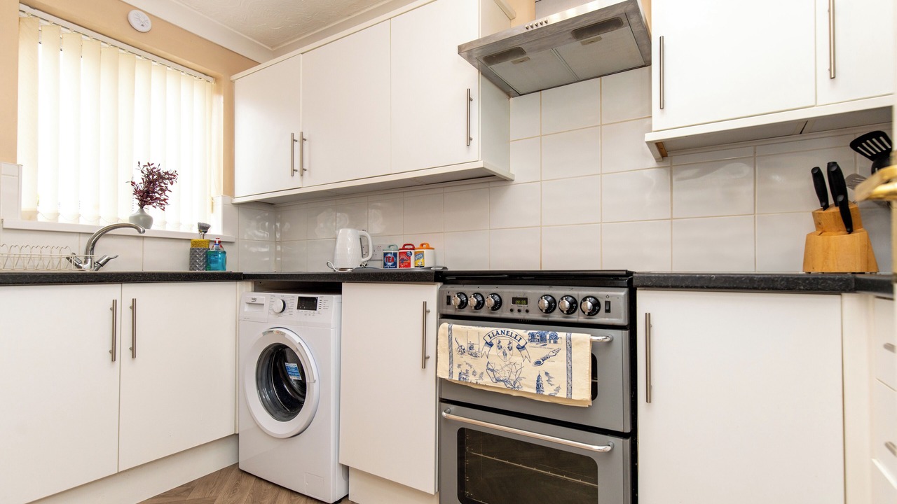 Photo of Kitchen in Crynant