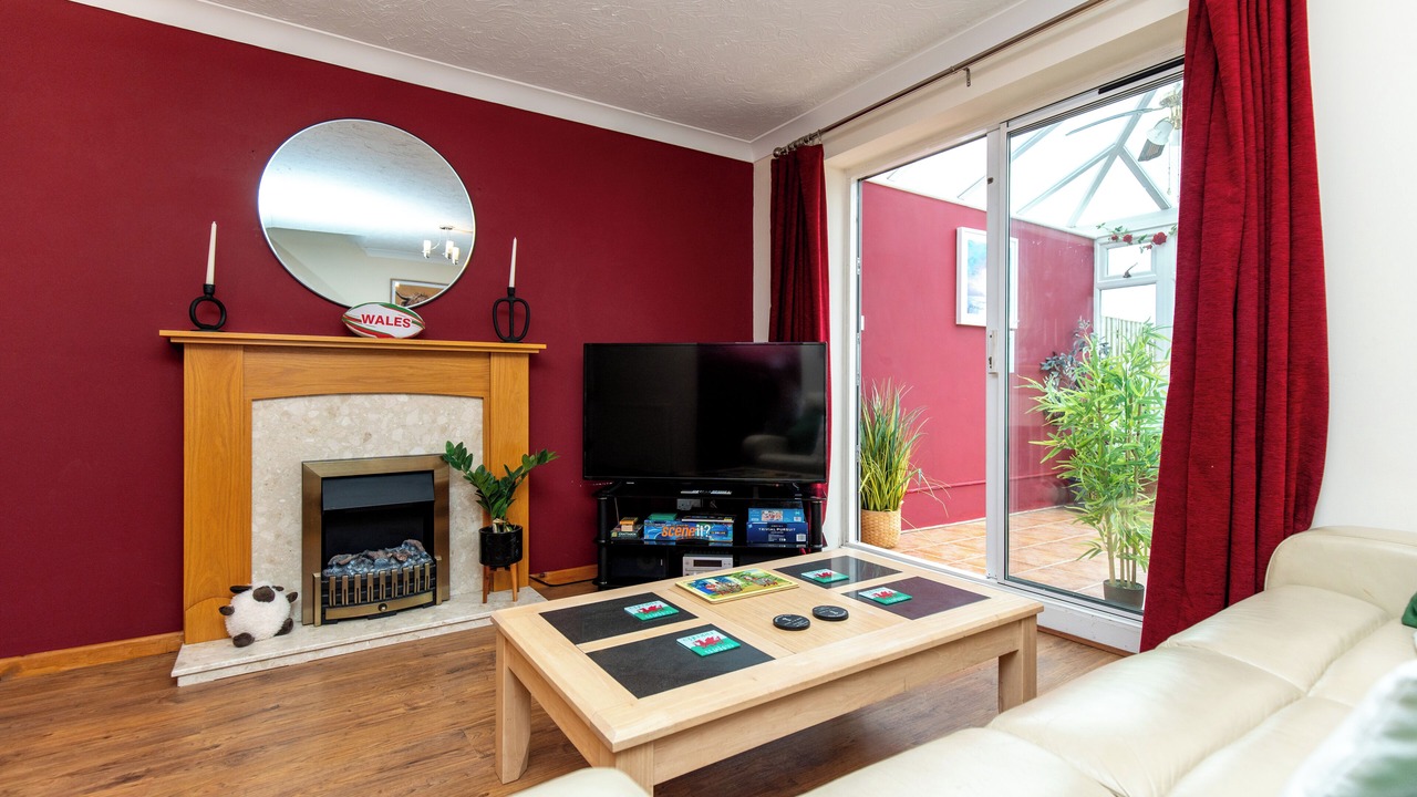 Photo of Livingroom in Crynant