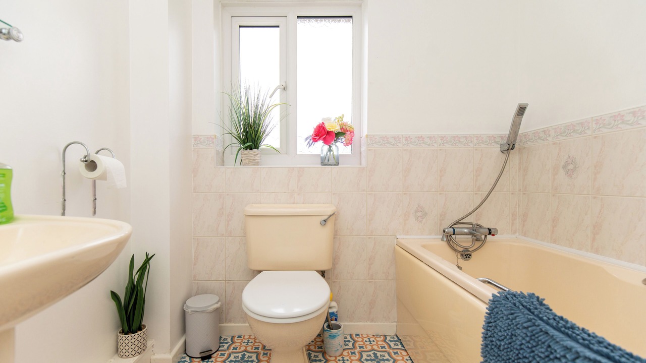 Photo of Bathroom in Crynant
