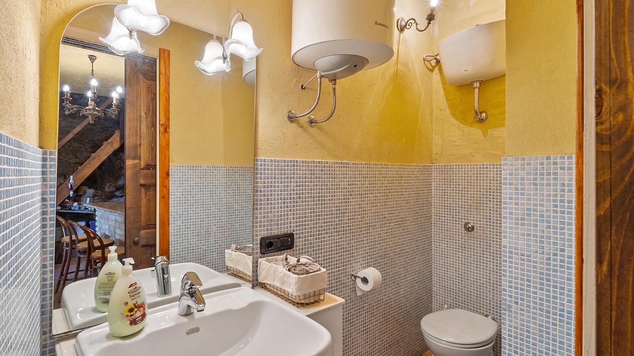Photo of Bathroom in Seui Historic Centre