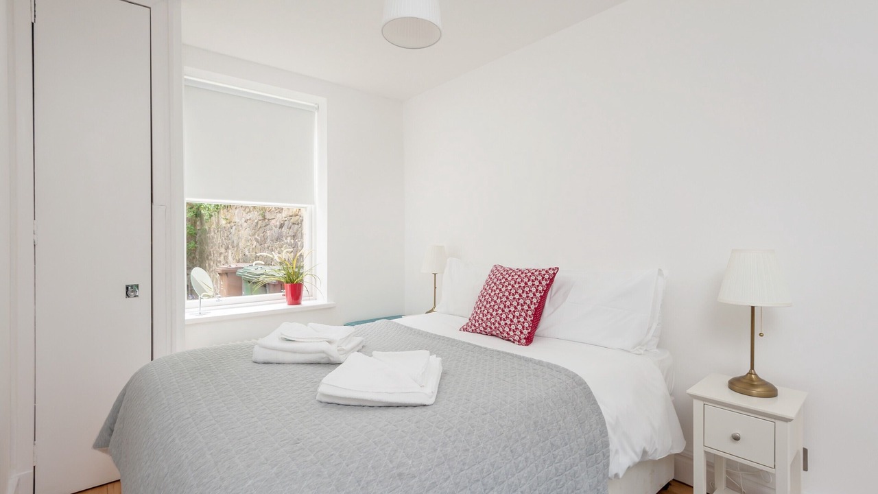 Photo of Bedroom in Duddingston