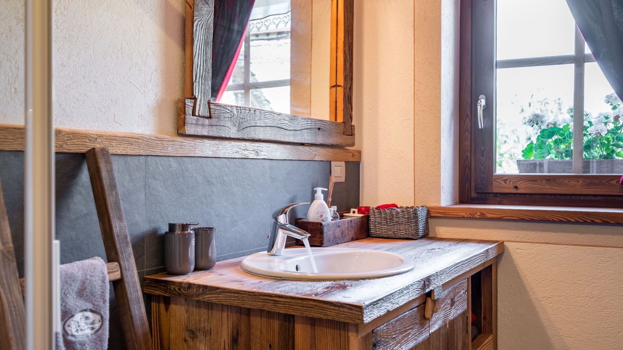 Photo of Bathroom in Introd