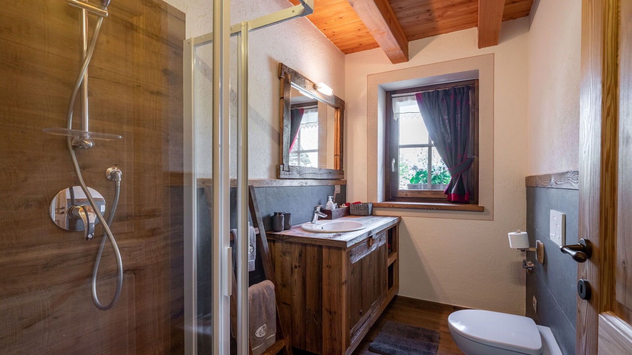 Photo of Bathroom in Introd