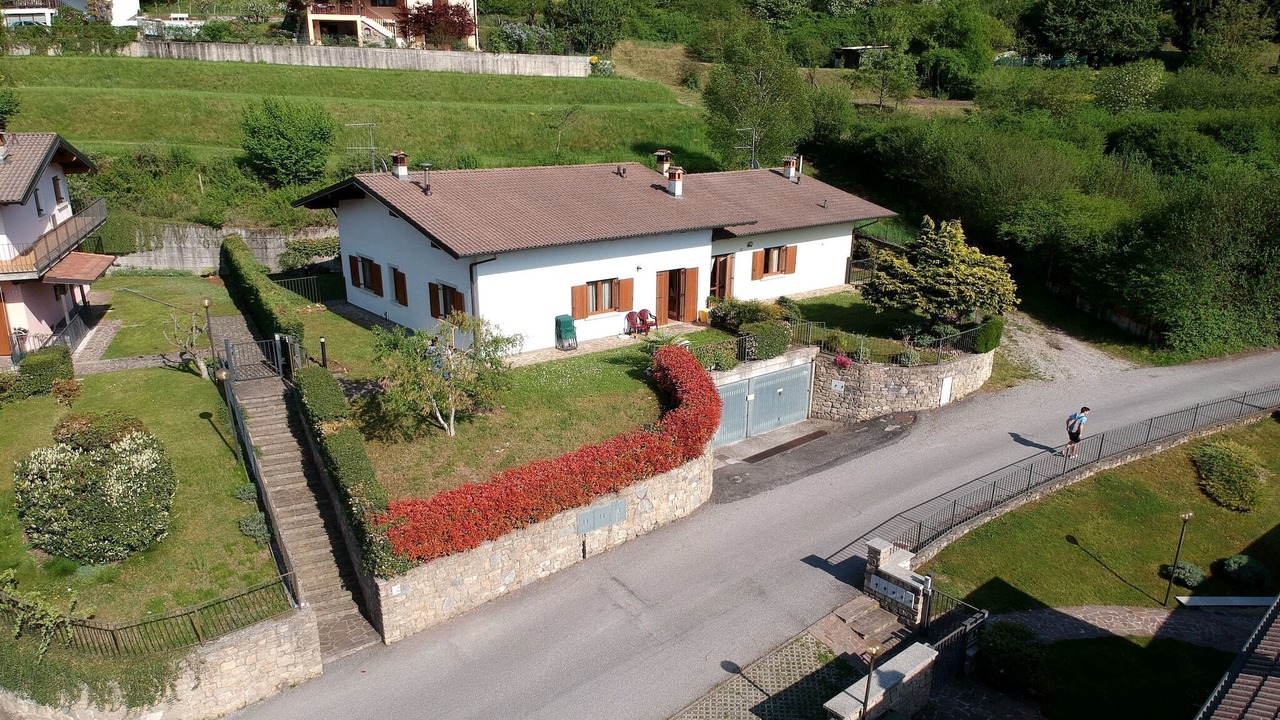 Photo of Outdoor in Crone