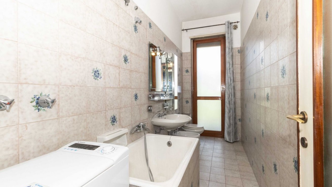 Photo of Bathroom in Parella
